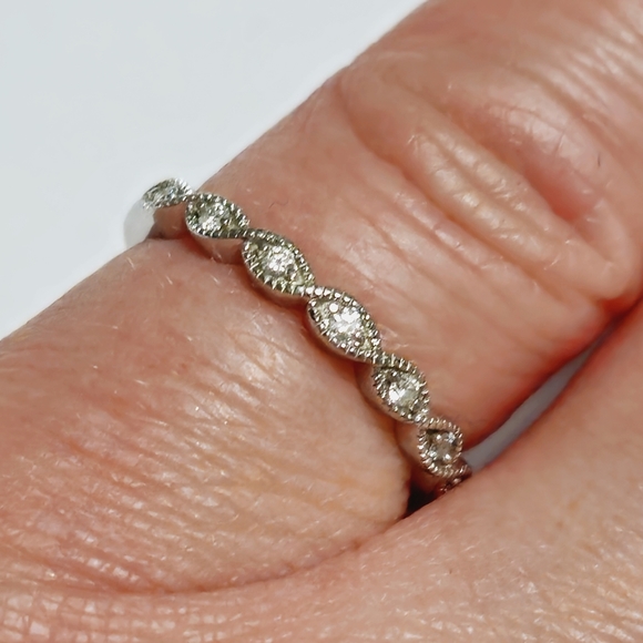 10K Gold 7 diamonds Milgrain Band Ring size 3.75 - Picture 4 of 12